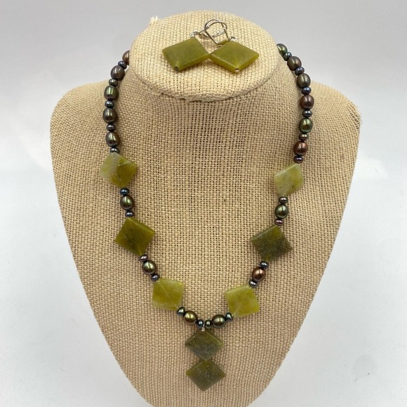 The Unbranded Brand Jewelry - Flat Serpentine Gemstone Freshwater Pearls Sterling Silver Necklace & Earrings